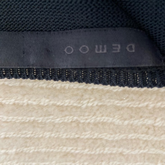 DEMOO Designer Black Top - MINT CONDITION - Picture 4 of 9